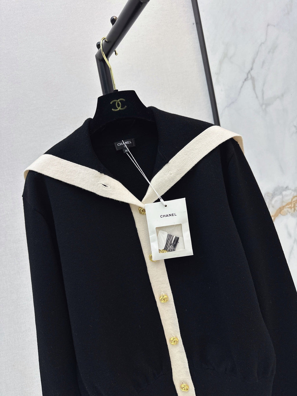 Chanel/Color-block knit cardigan featuring a nautical-style collar