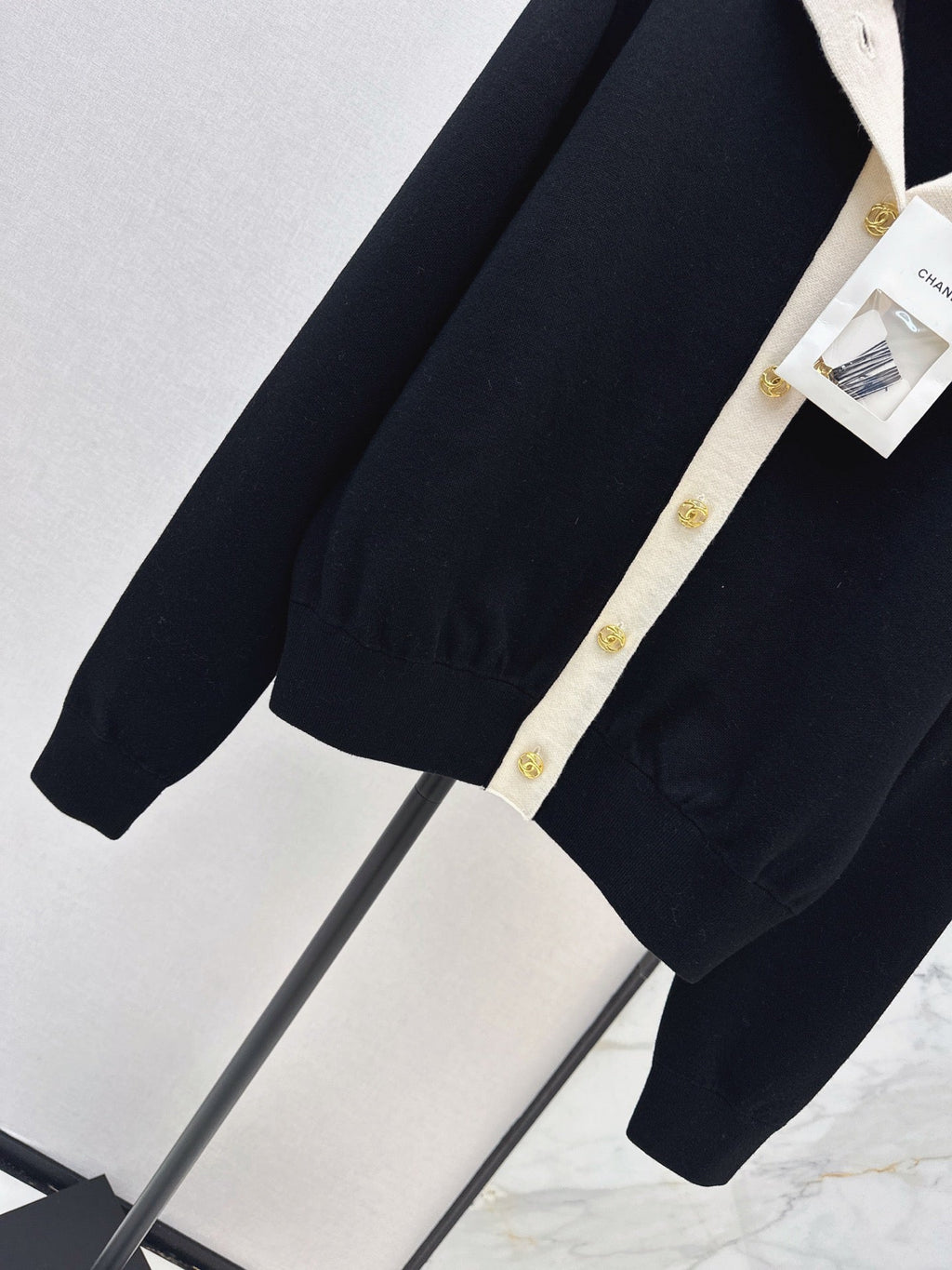 Chanel/Color-block knit cardigan featuring a nautical-style collar