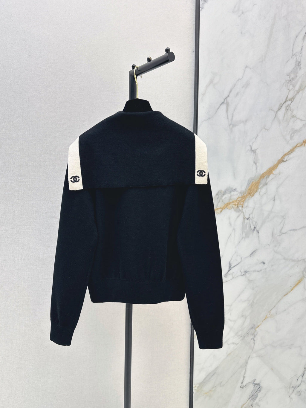 Chanel/Color-block knit cardigan featuring a nautical-style collar