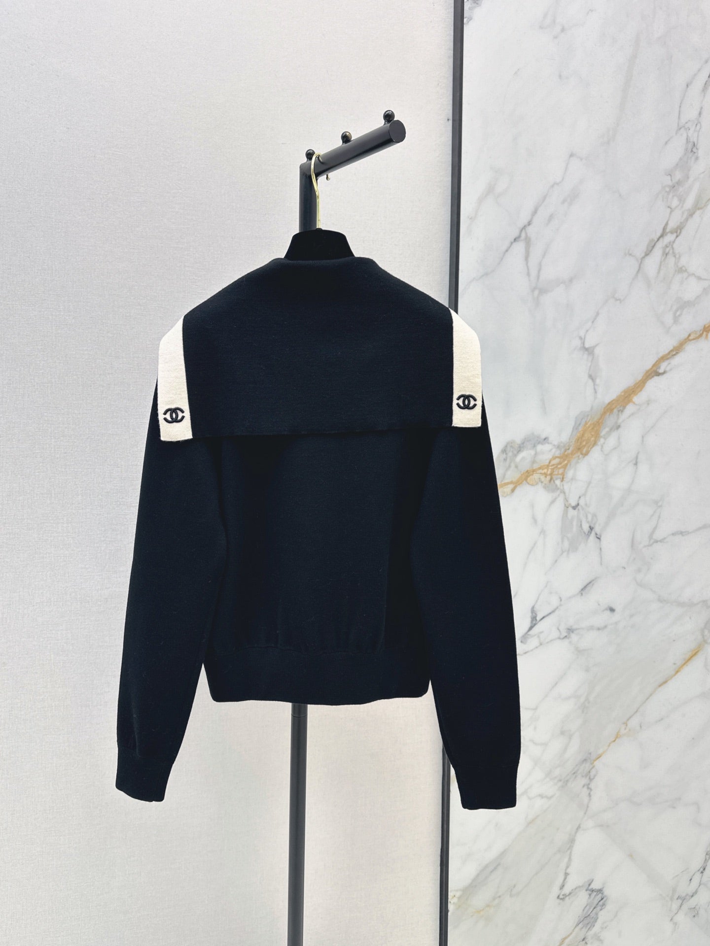 Chanel/Color-block knit cardigan featuring a nautical-style collar