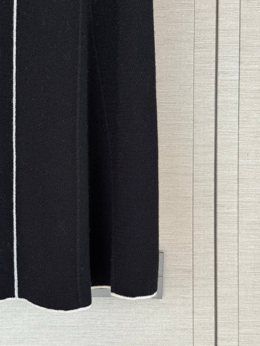 Short-sleeved knit top