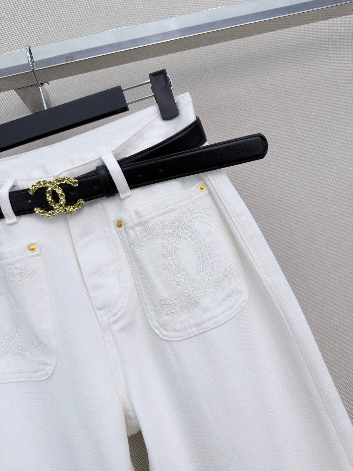 Wide-leg jeans with pockets
