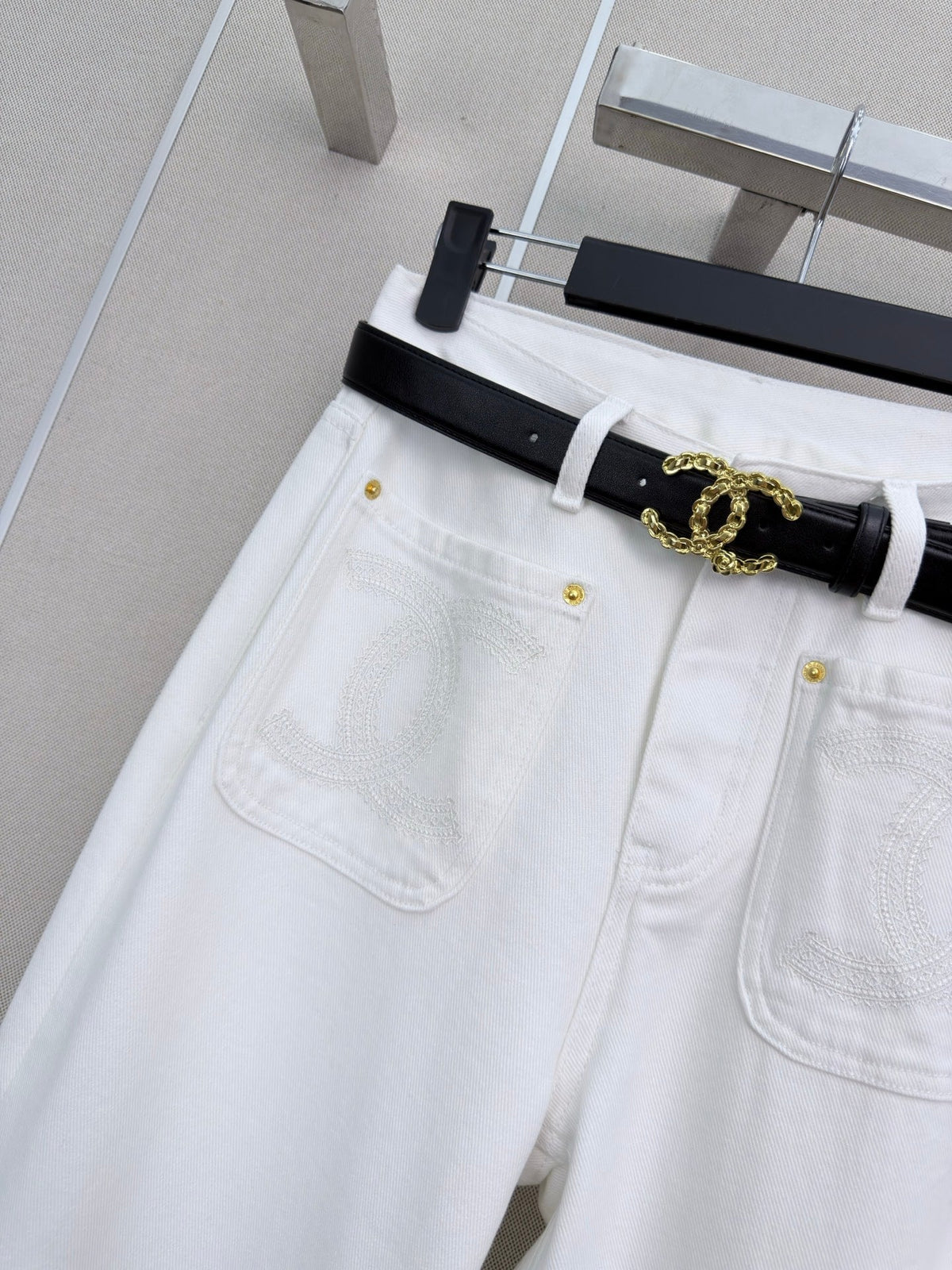 Wide-leg jeans with pockets