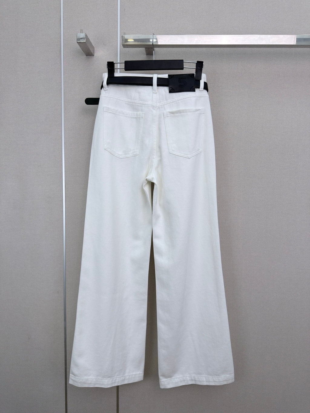 Wide-leg jeans with pockets