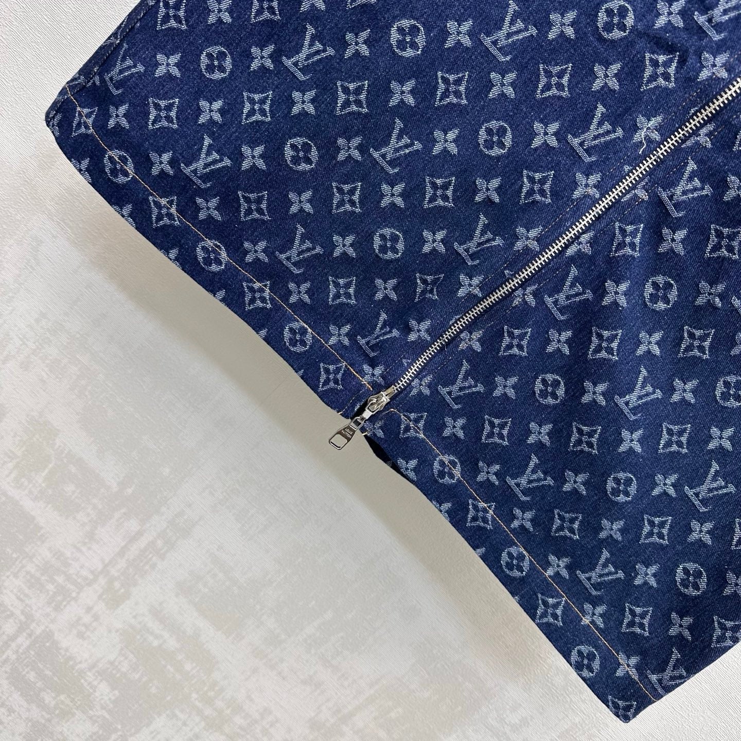 Louis Vuitton / 26 New Denim Skirt