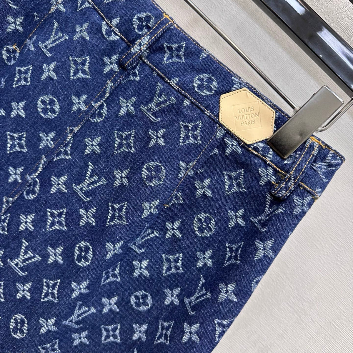 Louis Vuitton / 26 New Denim Skirt