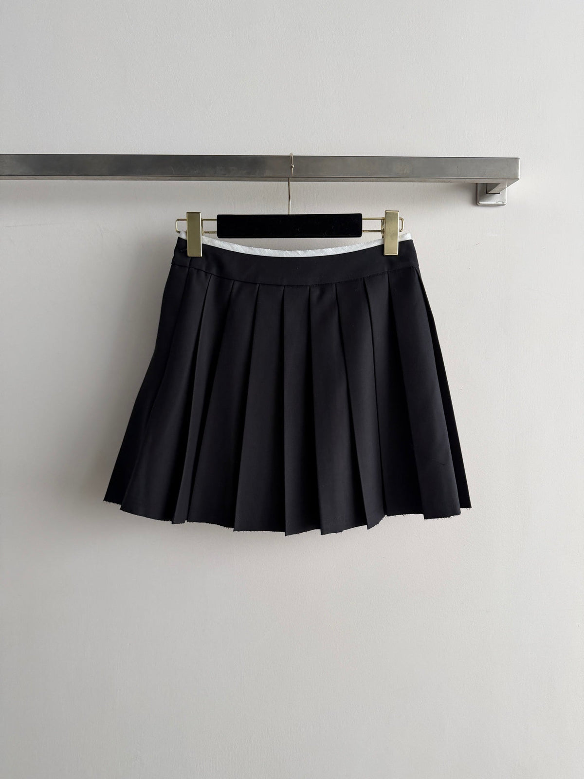 Chanel / 26 New Vest and Pleated Skirt Set