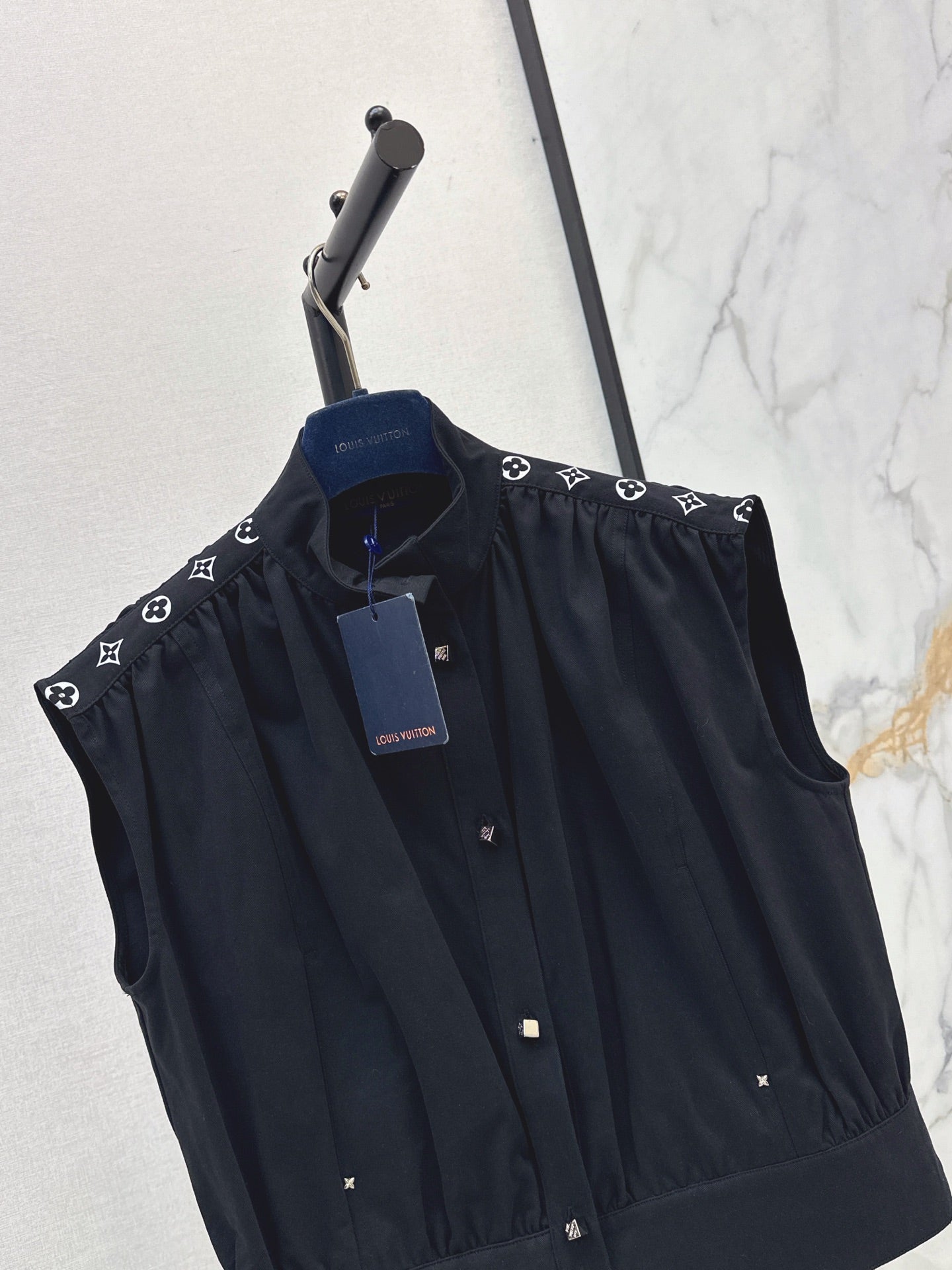 Louis Vuitton / 26 Early Autumn New Vest