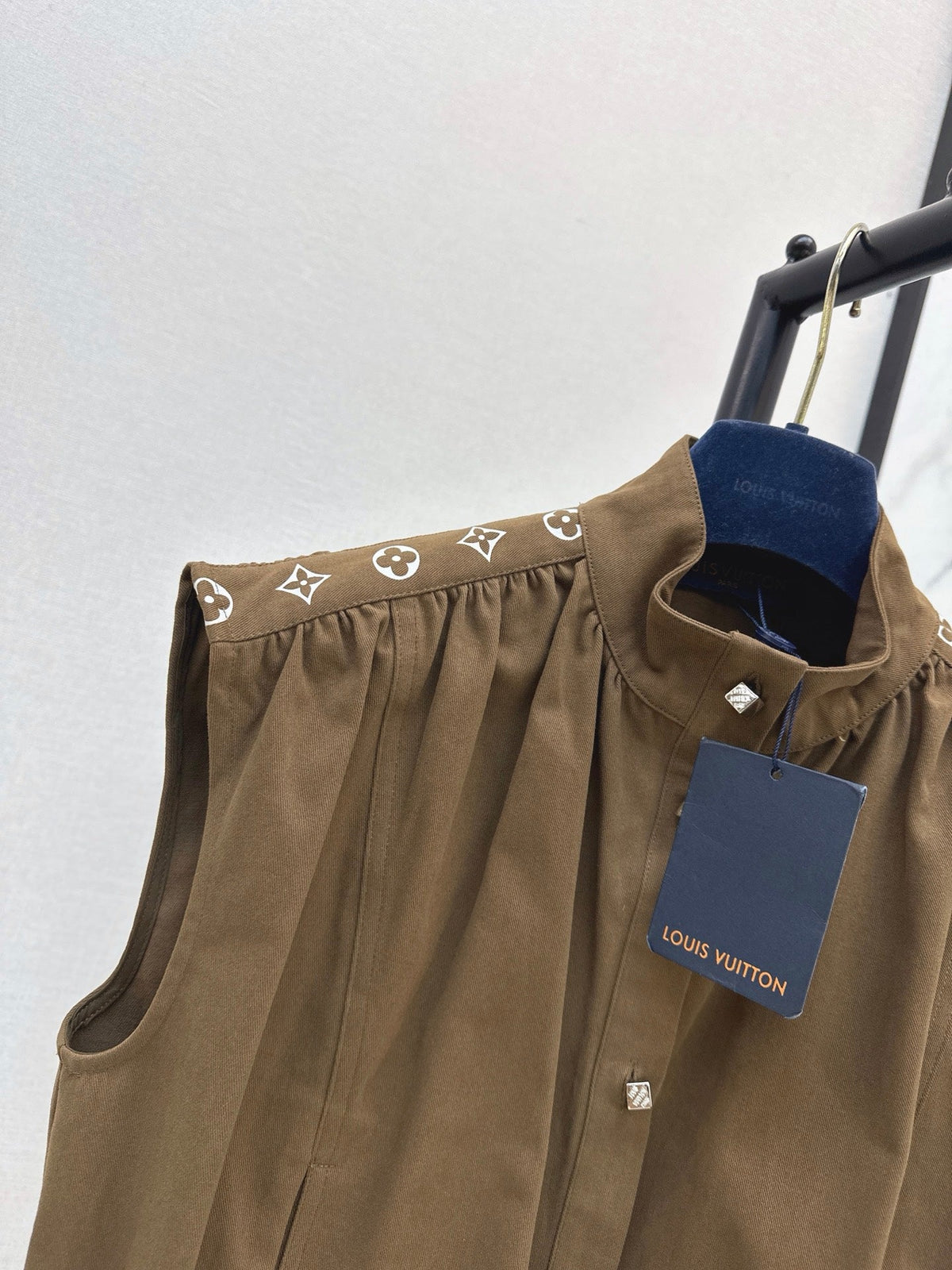 Louis Vuitton / 26 Early Autumn New Vest