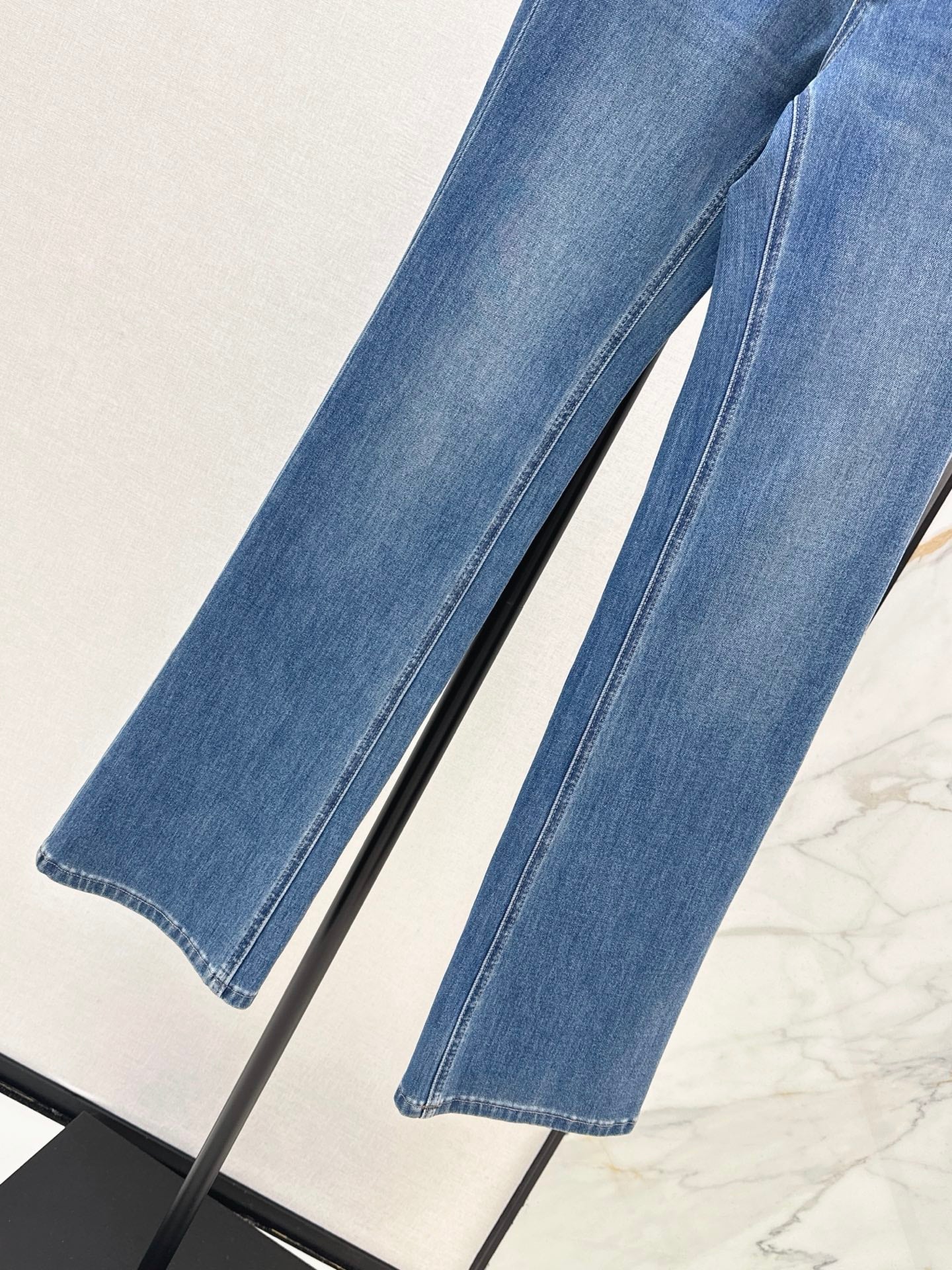 Figure-flattering stretch jeans