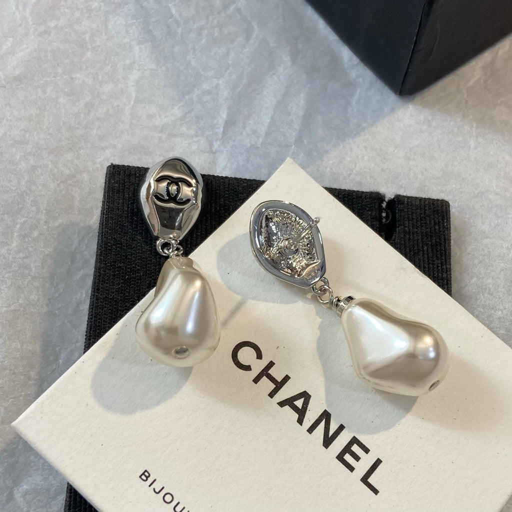 Silver Baroque Pearl Earrings