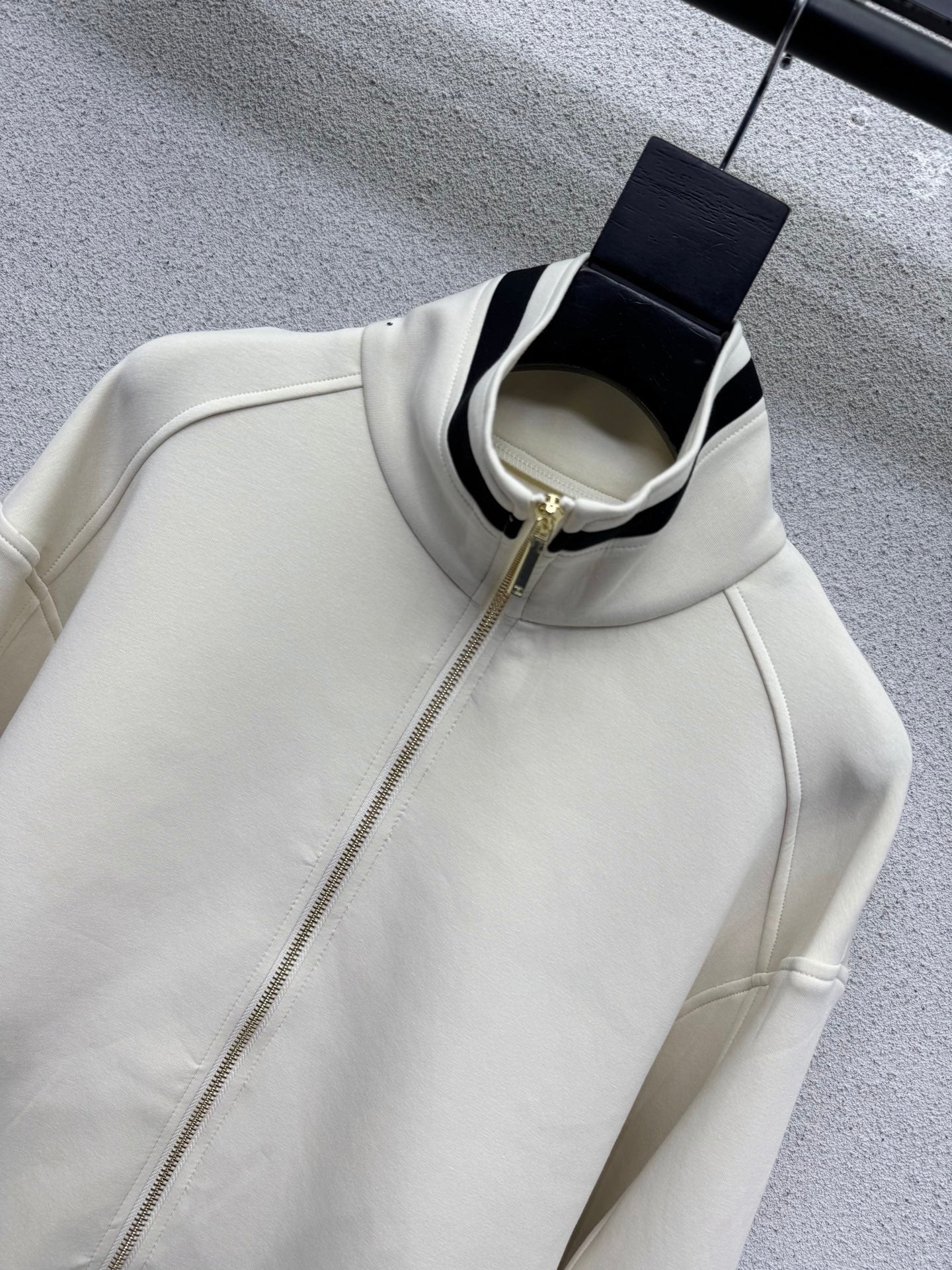 Casual matching set with a bold logo.