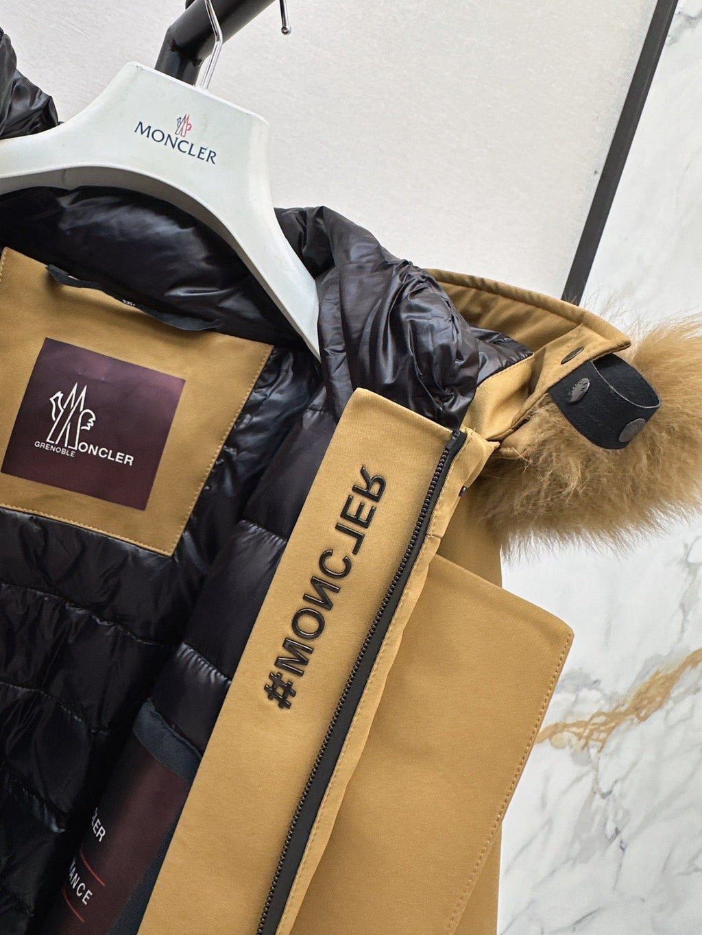 Moncler/26 Fall/Winter Latest Short Waist-Style Down Jacket