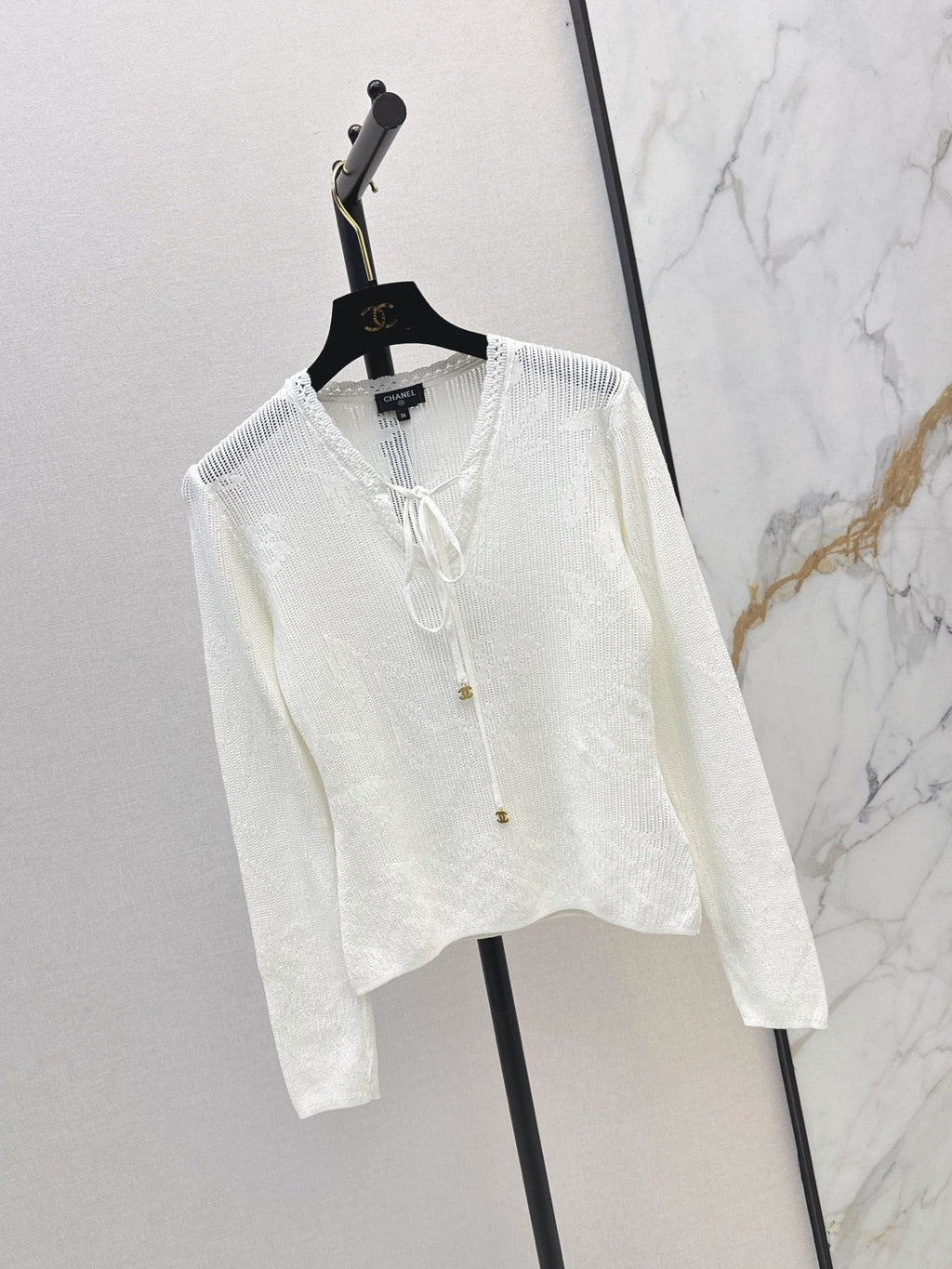 Chanel / 26 Early Autumn Latest Floral Hollow Jacquard V-Neck Knit Top