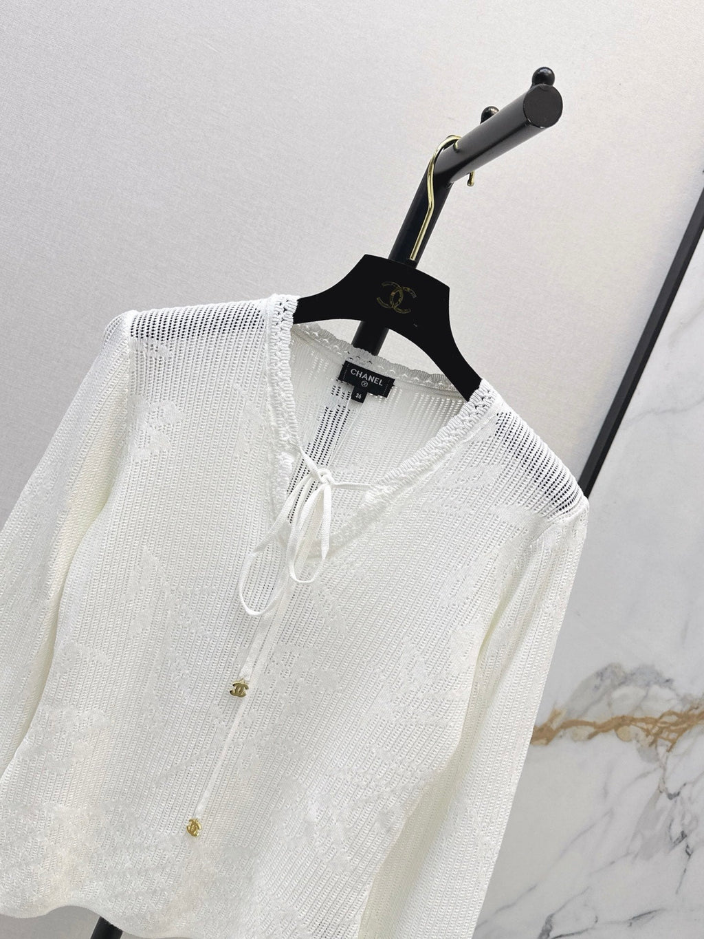 Chanel / 26 Early Autumn Latest Floral Hollow Jacquard V-Neck Knit Top