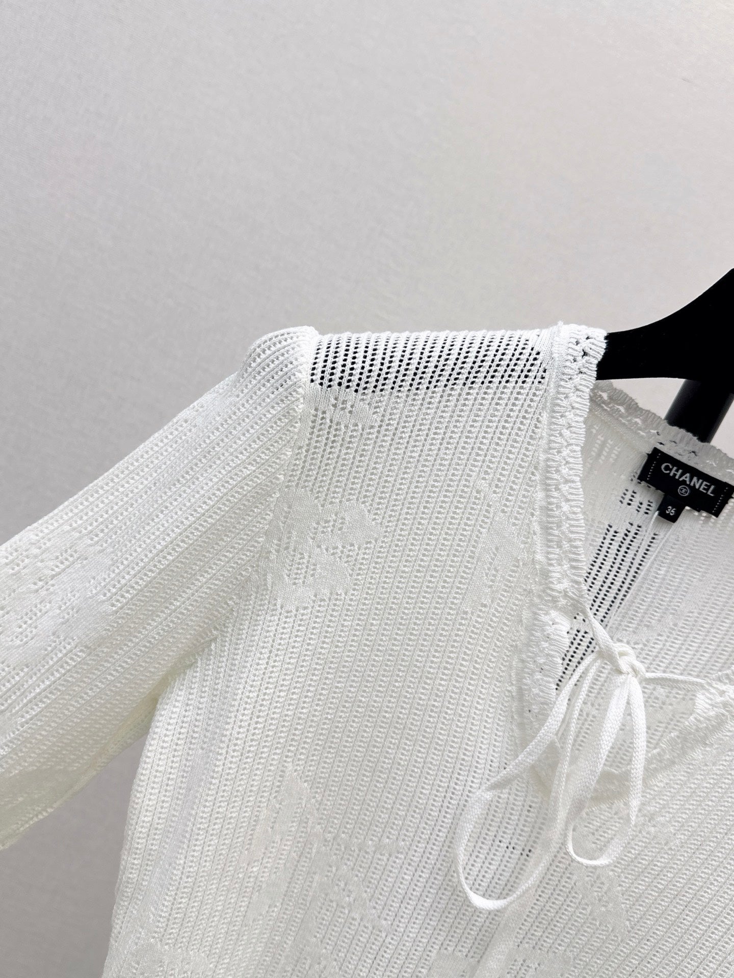Chanel / 26 Early Autumn Latest Floral Hollow Jacquard V-Neck Knit Top