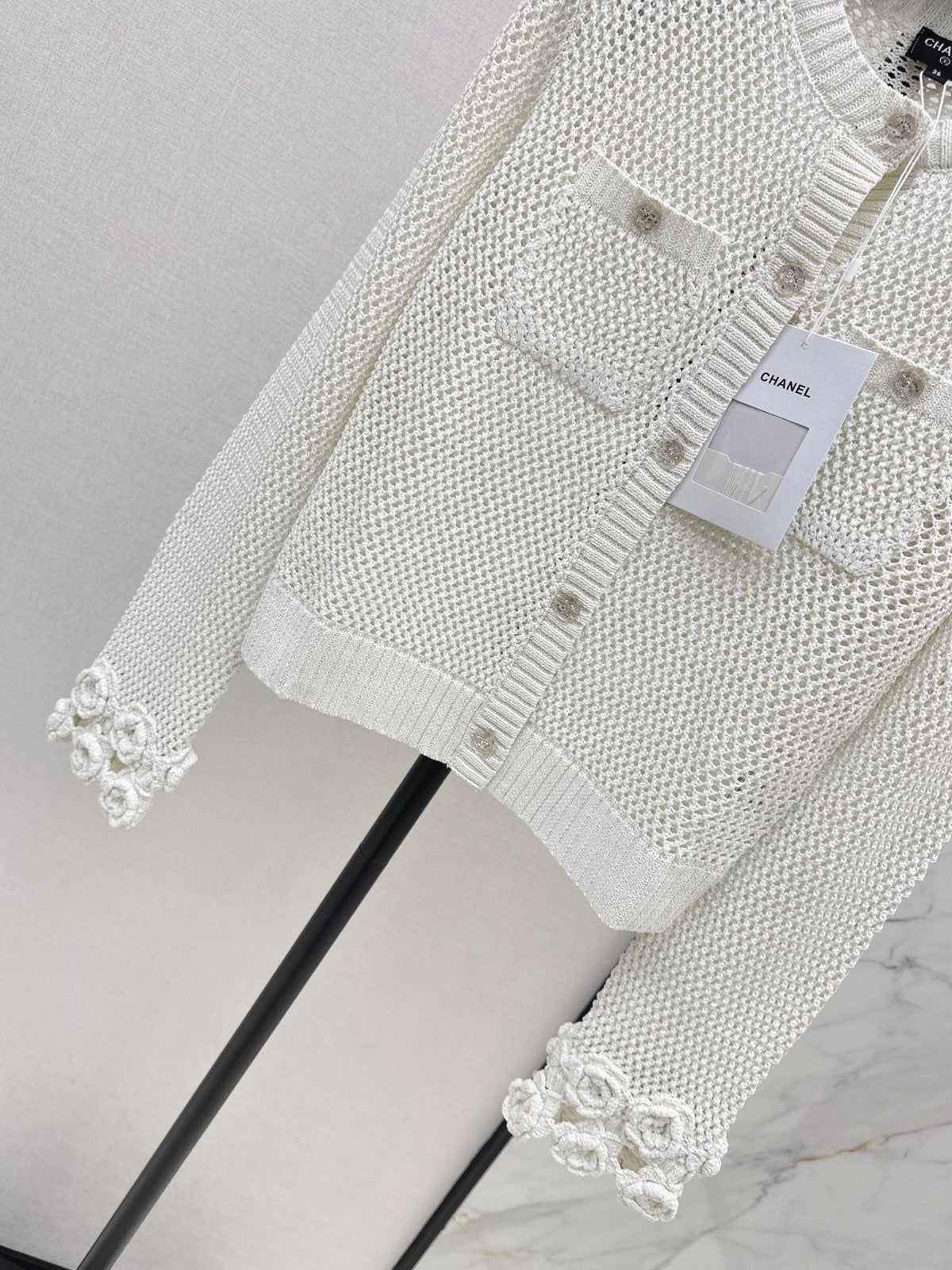 Chanel / 26 Early Autumn Latest Hollow Knit Cardigan