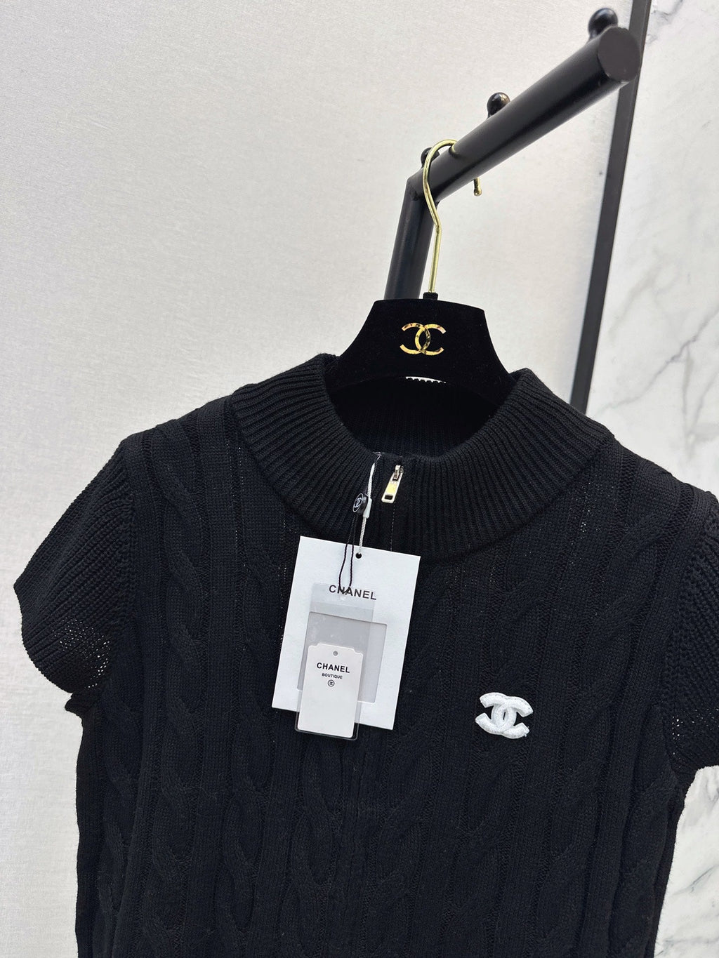 Chanel / 26 Early Autumn Latest Knit Short-Sleeve Cardigan