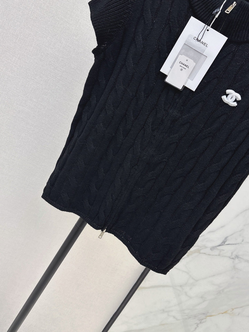 Chanel / 26 Early Autumn Latest Knit Short-Sleeve Cardigan