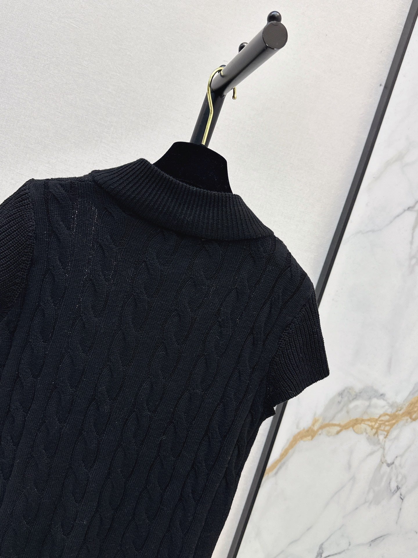 Chanel / 26 Early Autumn Latest Knit Short-Sleeve Cardigan