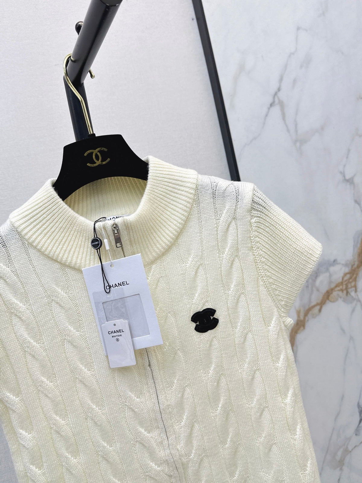 Chanel / 26 Early Autumn Latest Knit Short-Sleeve Cardigan