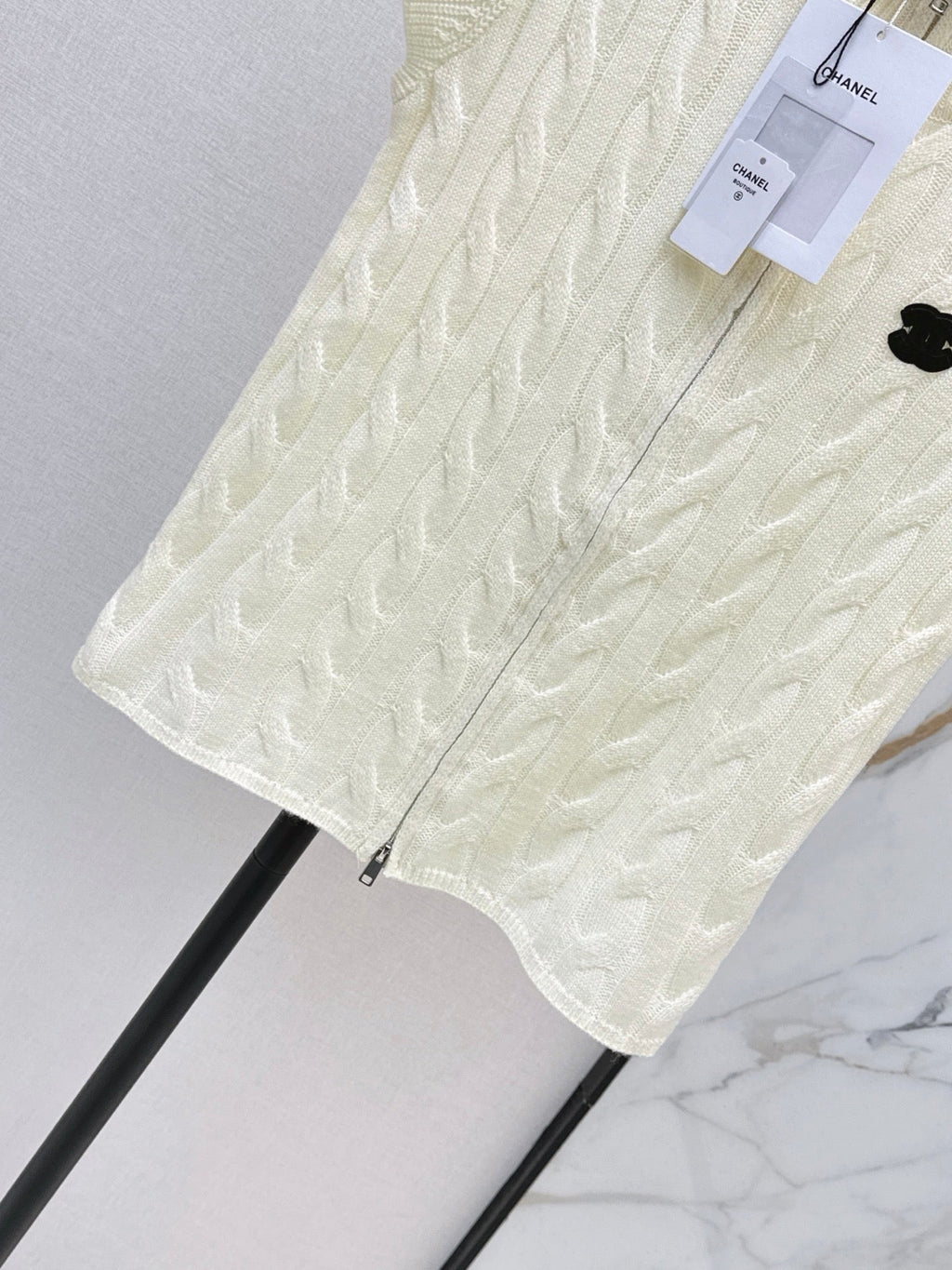Chanel / 26 Early Autumn Latest Knit Short-Sleeve Cardigan