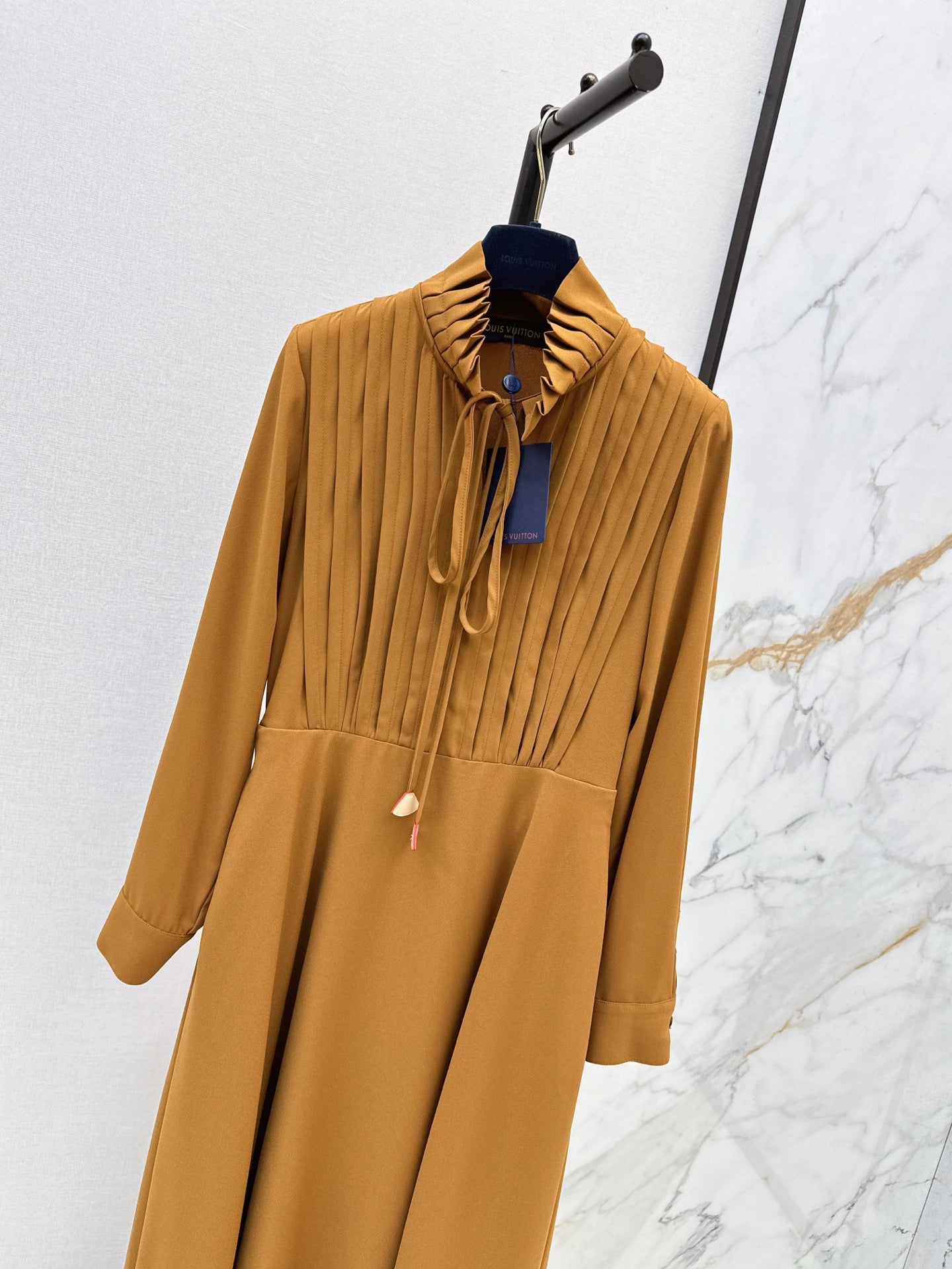 Louis Vuitton / 26 Early Autumn Latest Dress