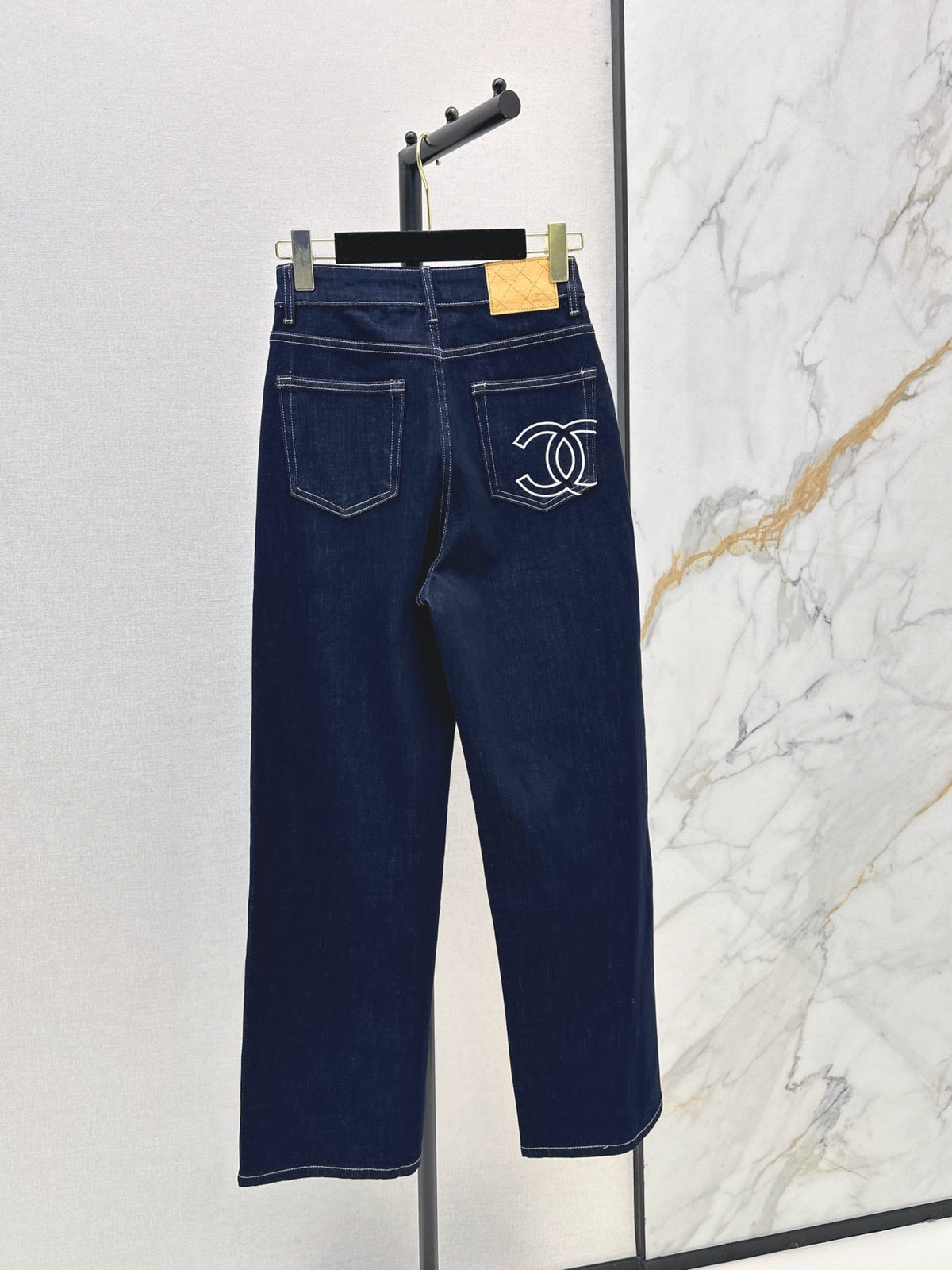 Chanel / 26 Early Autumn Latest Straight-Leg Jeans