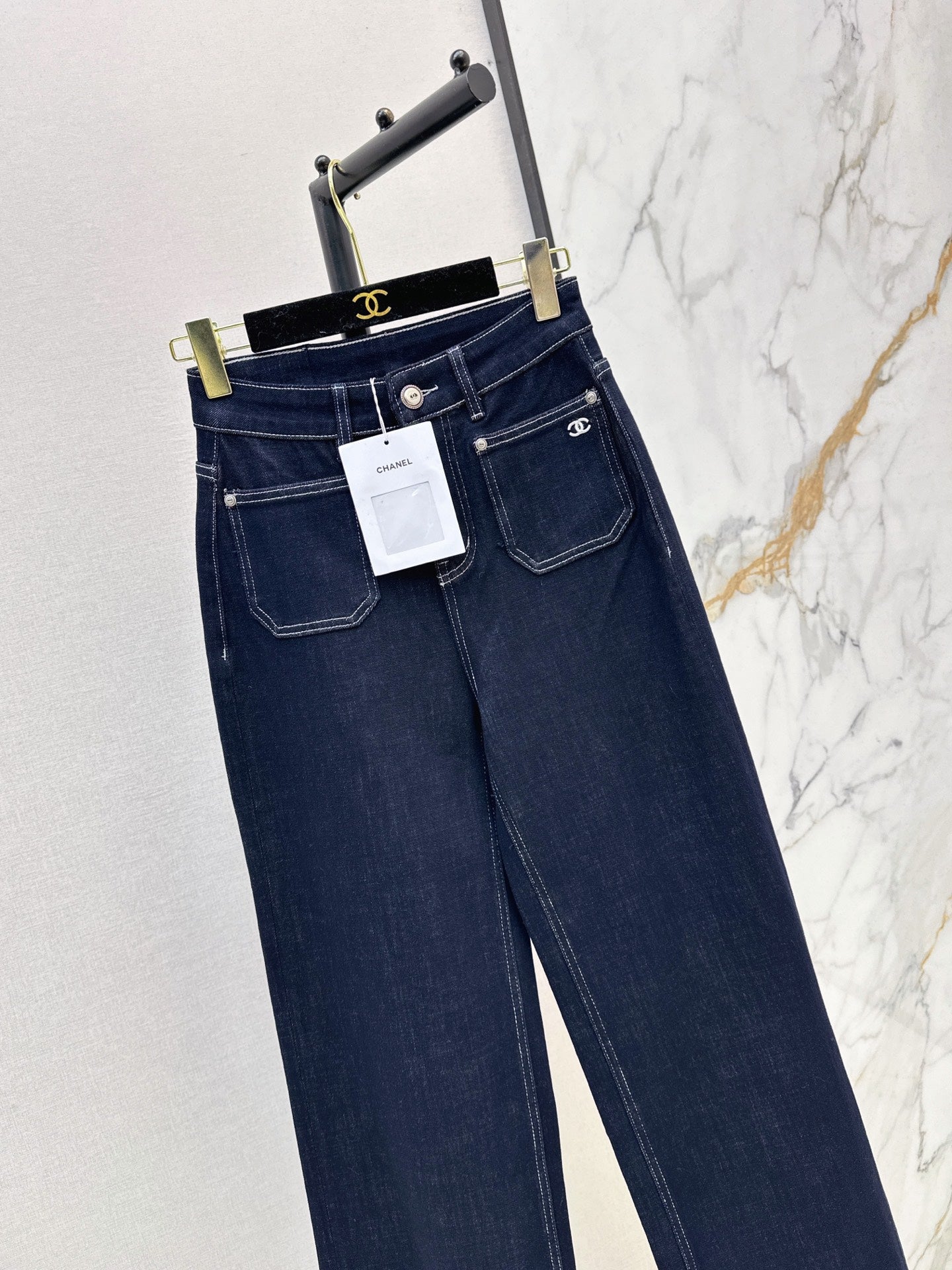 Chanel / 26 Early Autumn Latest Straight-Leg Jeans