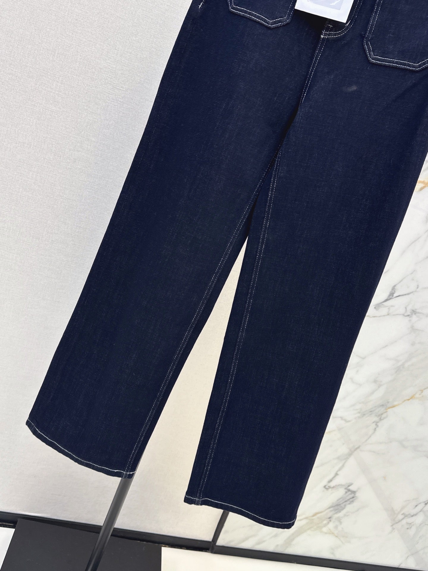 Chanel / 26 Early Autumn Latest Straight-Leg Jeans