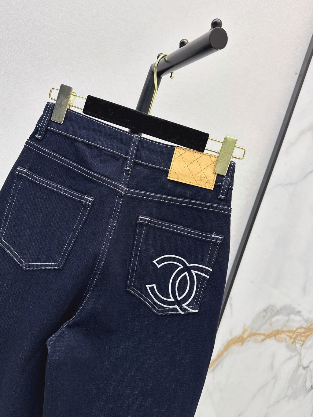 Chanel / 26 Early Autumn Latest Straight-Leg Jeans