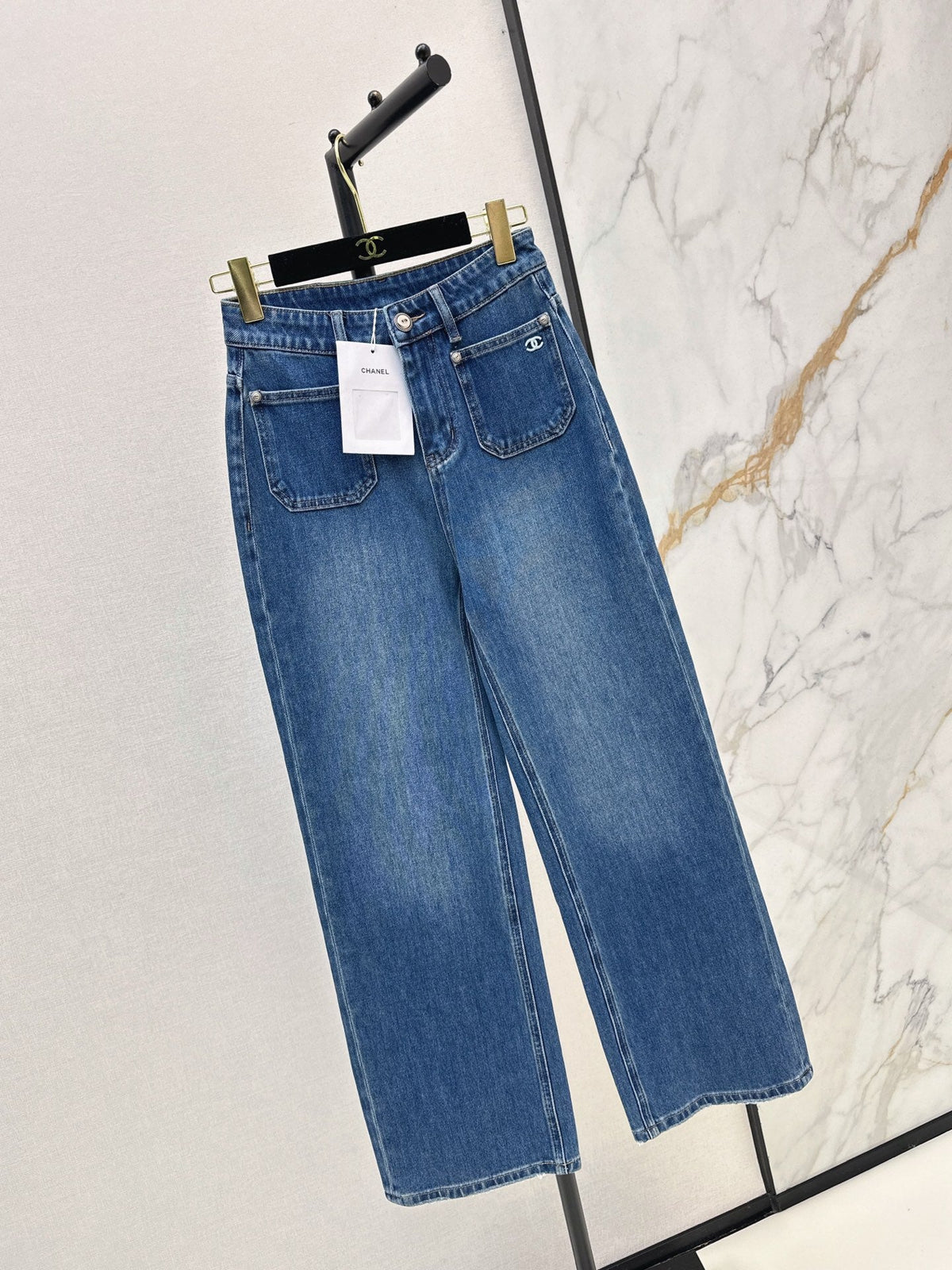Chanel / 26 Early Autumn Latest Straight-Leg Jeans