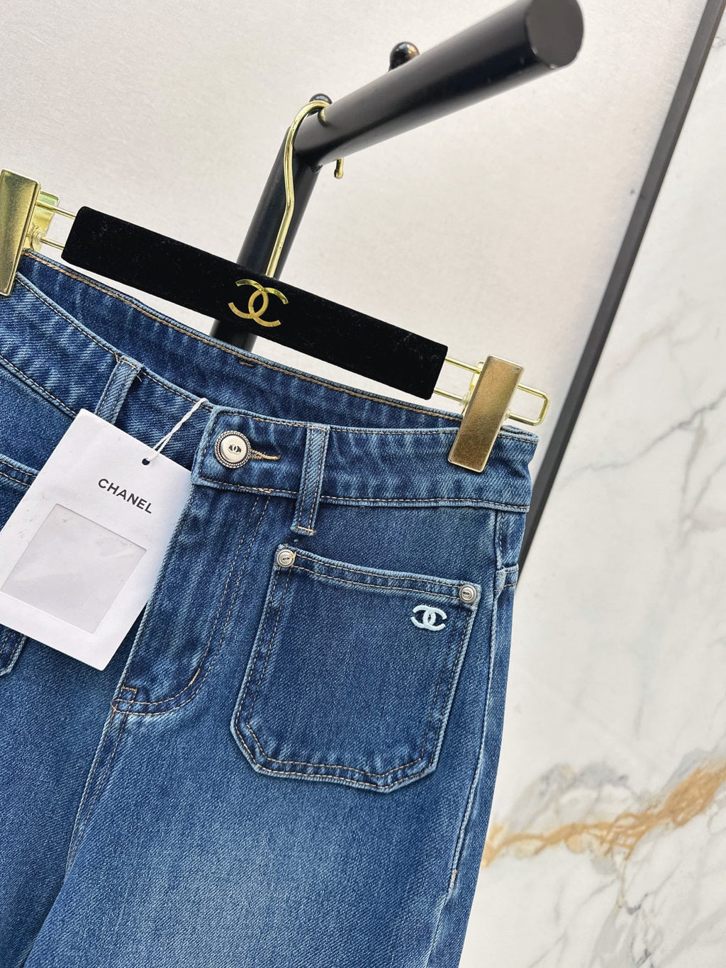 Chanel / 26 Early Autumn Latest Straight-Leg Jeans