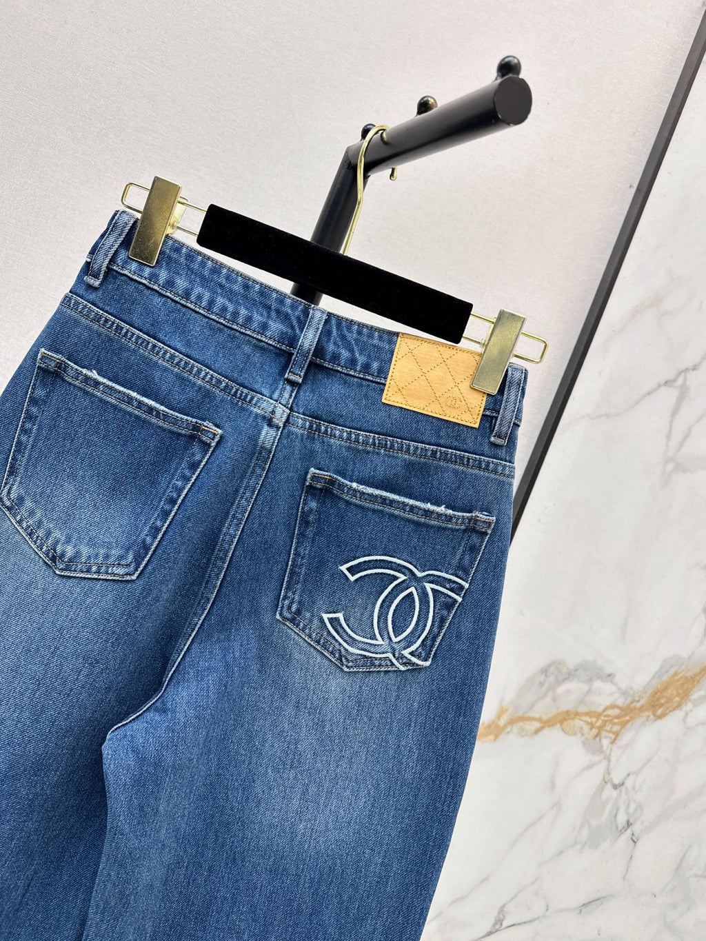 Chanel / 26 Early Autumn Latest Straight-Leg Jeans