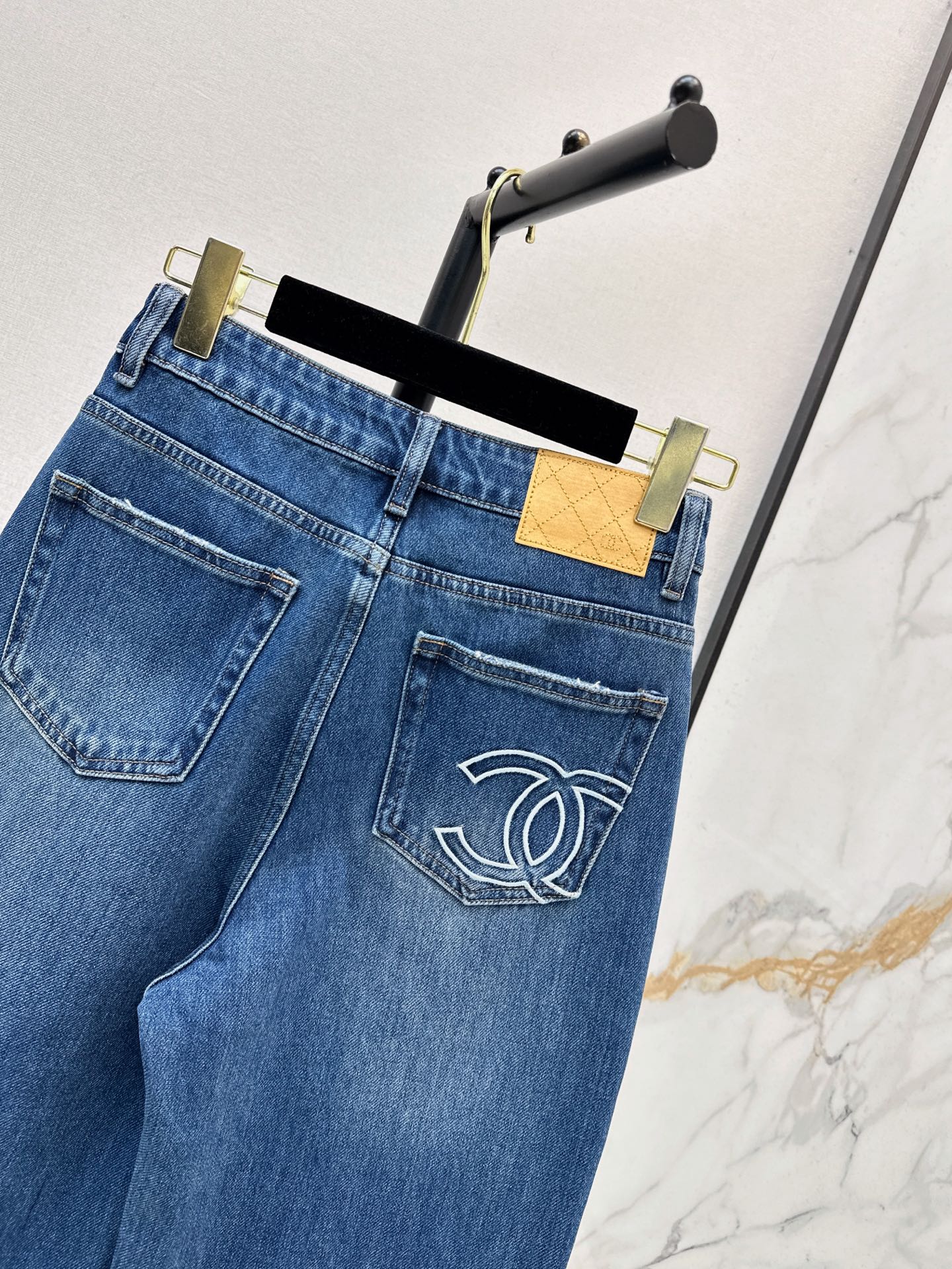 Chanel / 26 Early Autumn Latest Straight-Leg Jeans