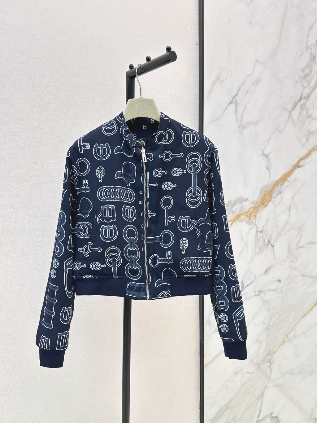 Hermès / 26 Early Autumn Latest Printed Reversible Jacket
