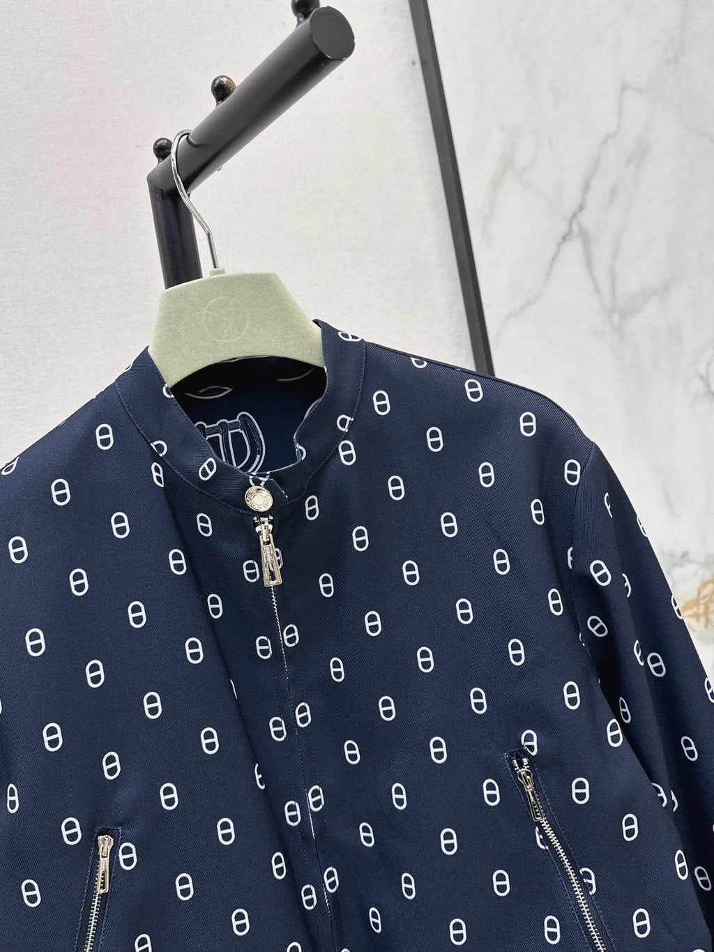 Hermès / 26 Early Autumn Latest Printed Reversible Jacket