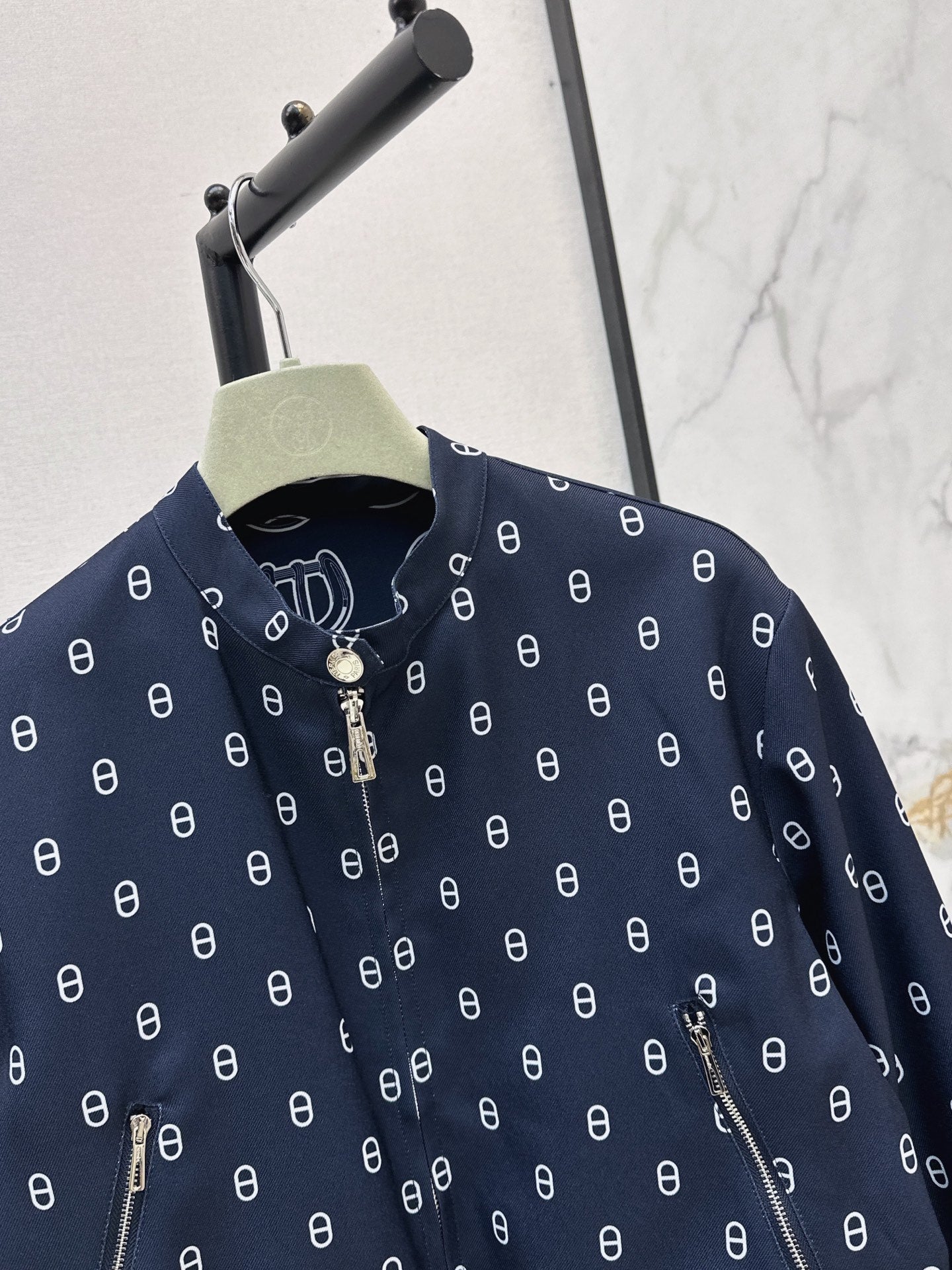 Hermès / 26 Early Autumn Latest Printed Reversible Jacket