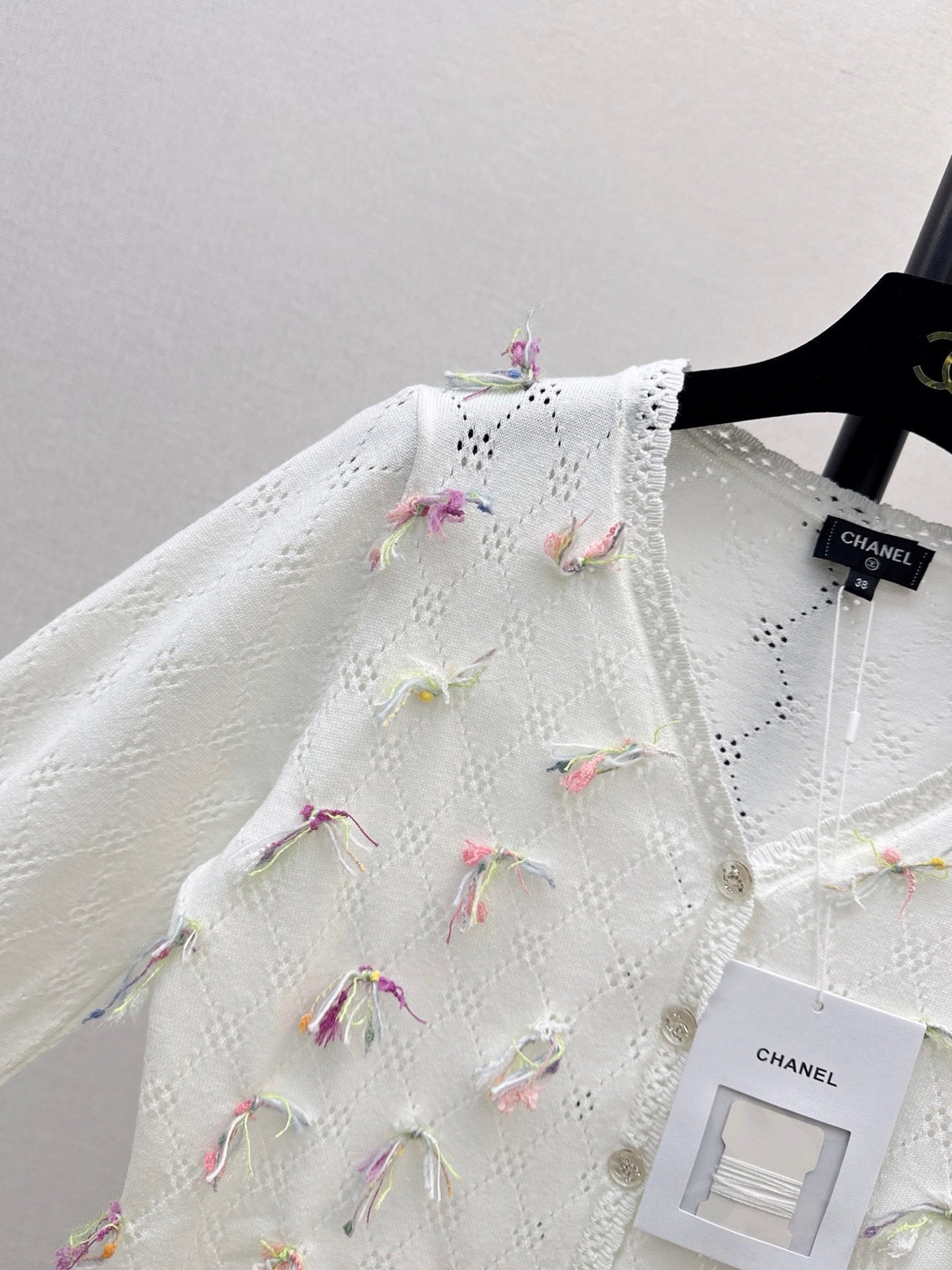 Chanel / 26 Early Autumn Latest Hollow-Out Short Knit Cardigan