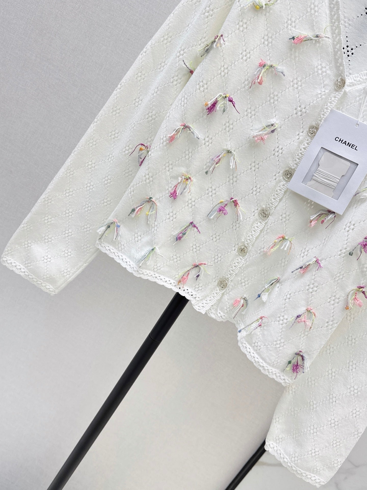 Chanel / 26 Early Autumn Latest Hollow-Out Short Knit Cardigan