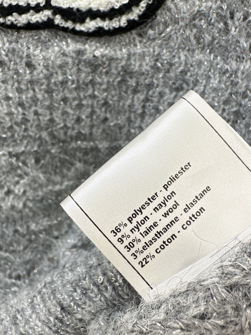 Chanel / 26 Early Autumn Latest Hollow-Out Short Knit Top