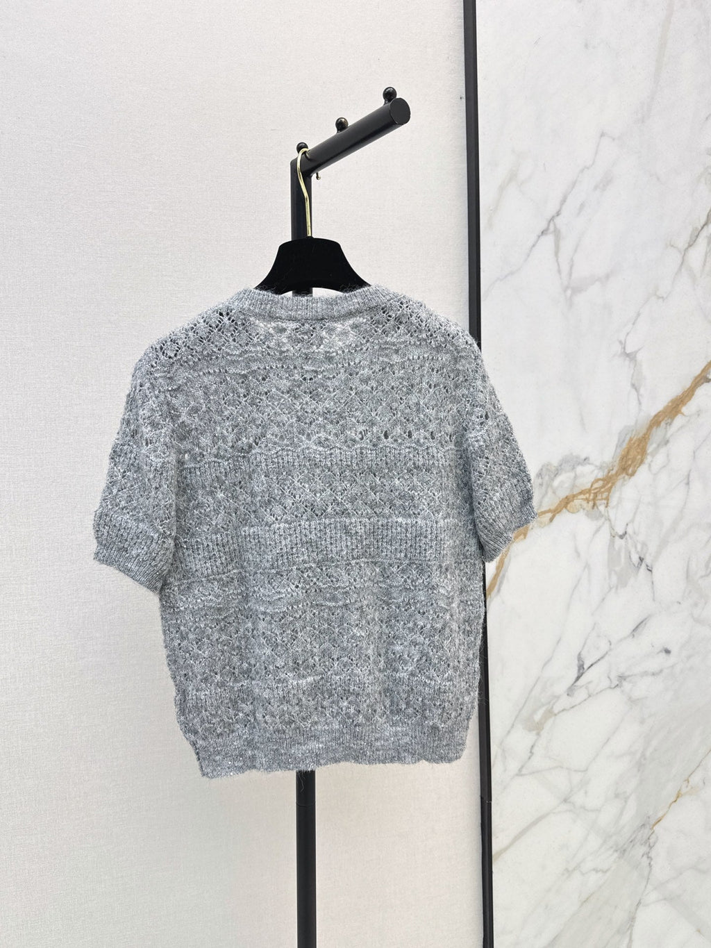 Chanel / 26 Early Autumn Latest Hollow-Out Short Knit Top