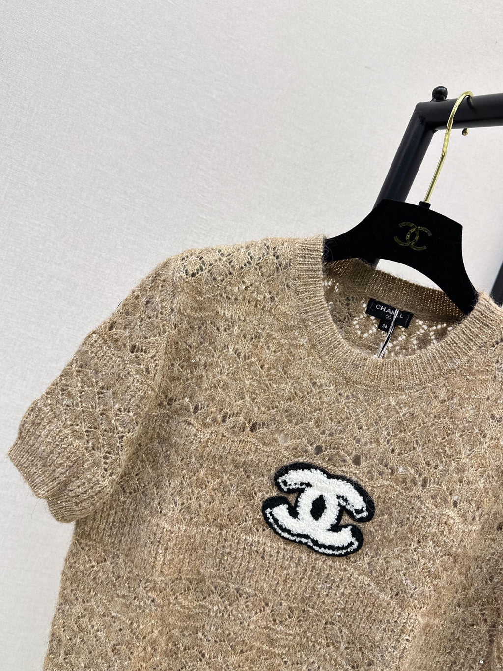 Chanel / 26 Early Autumn Latest Hollow-Out Short Knit Top