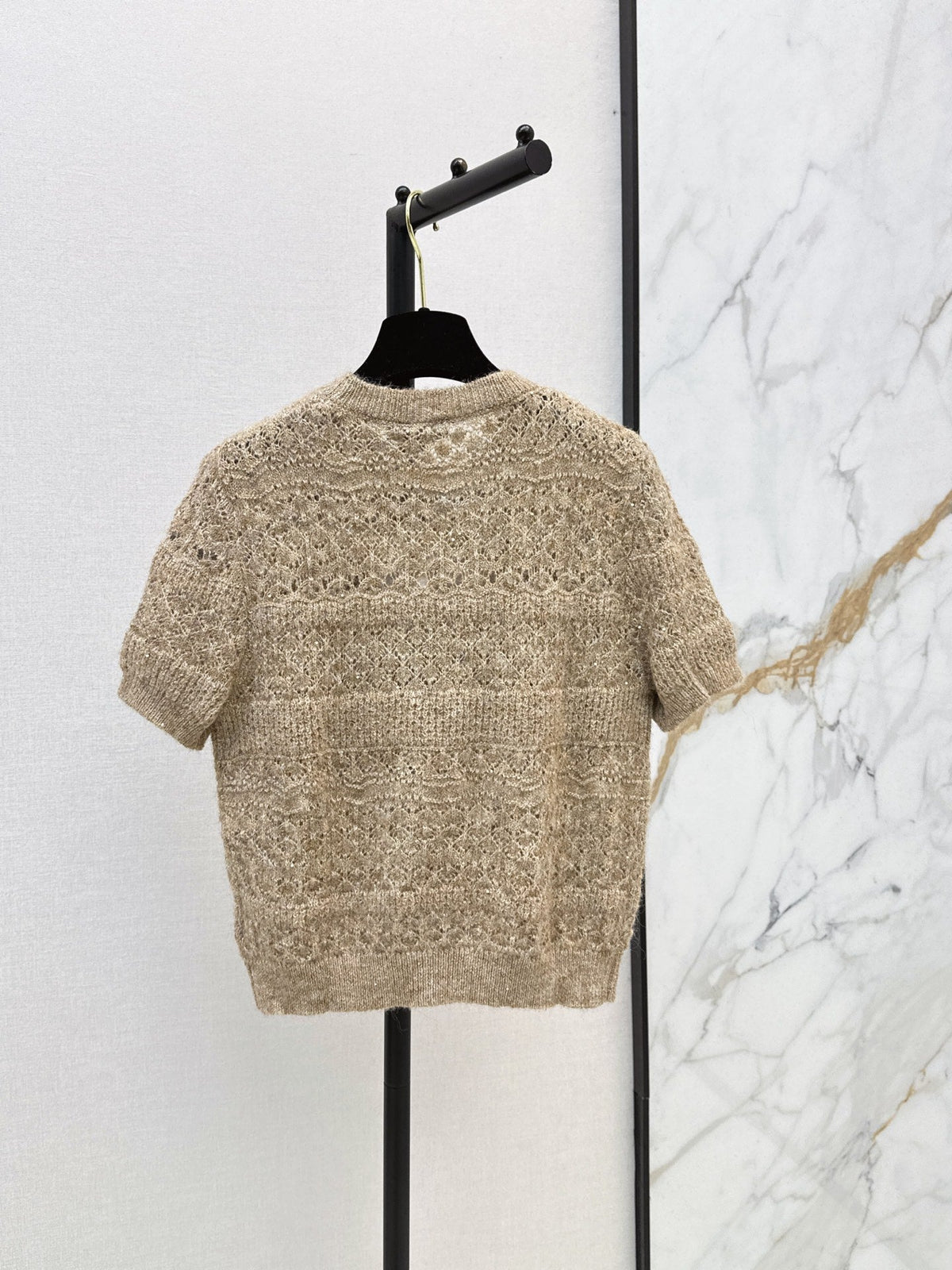 Chanel / 26 Early Autumn Latest Hollow-Out Short Knit Top