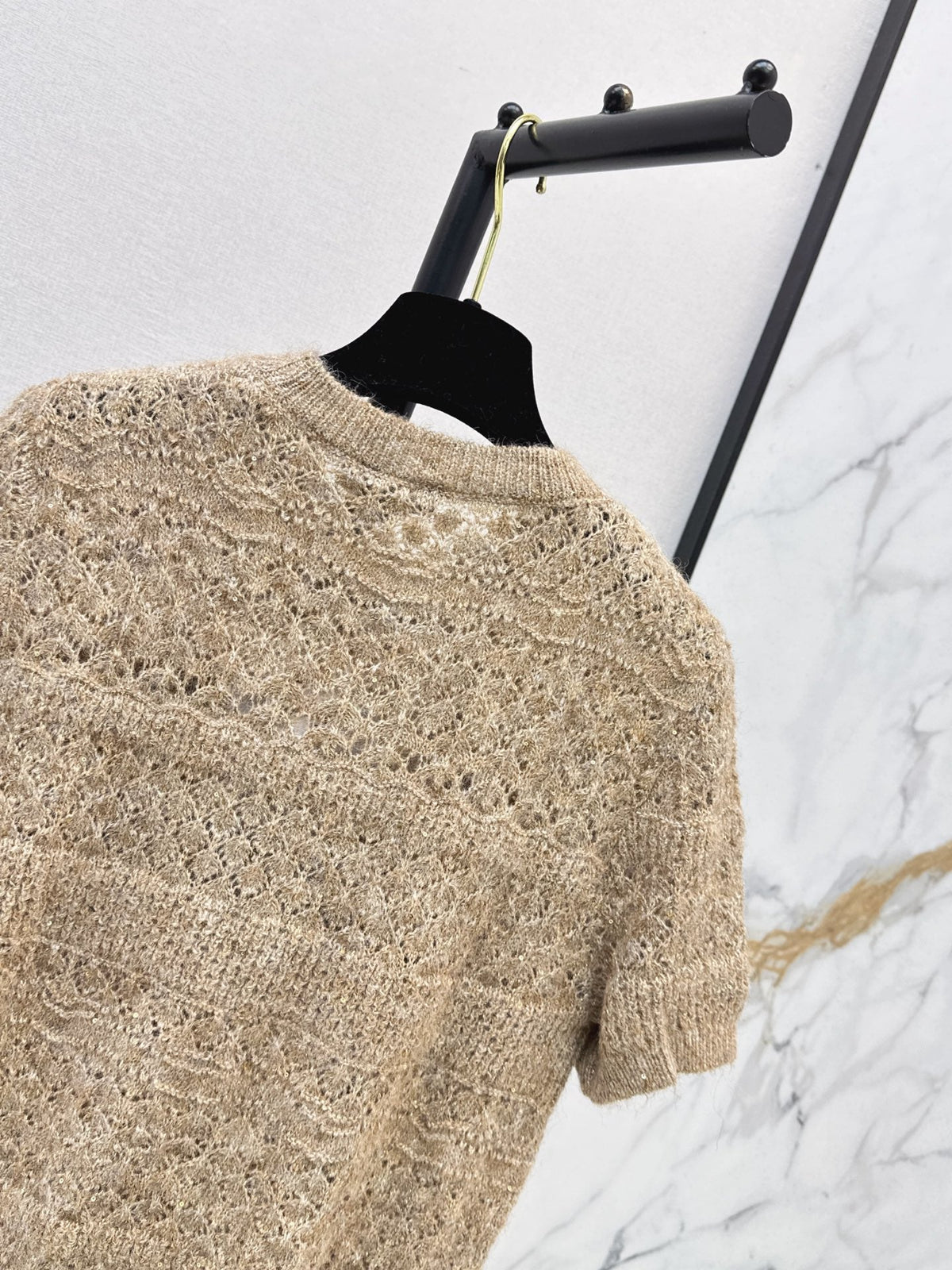 Chanel / 26 Early Autumn Latest Hollow-Out Short Knit Top