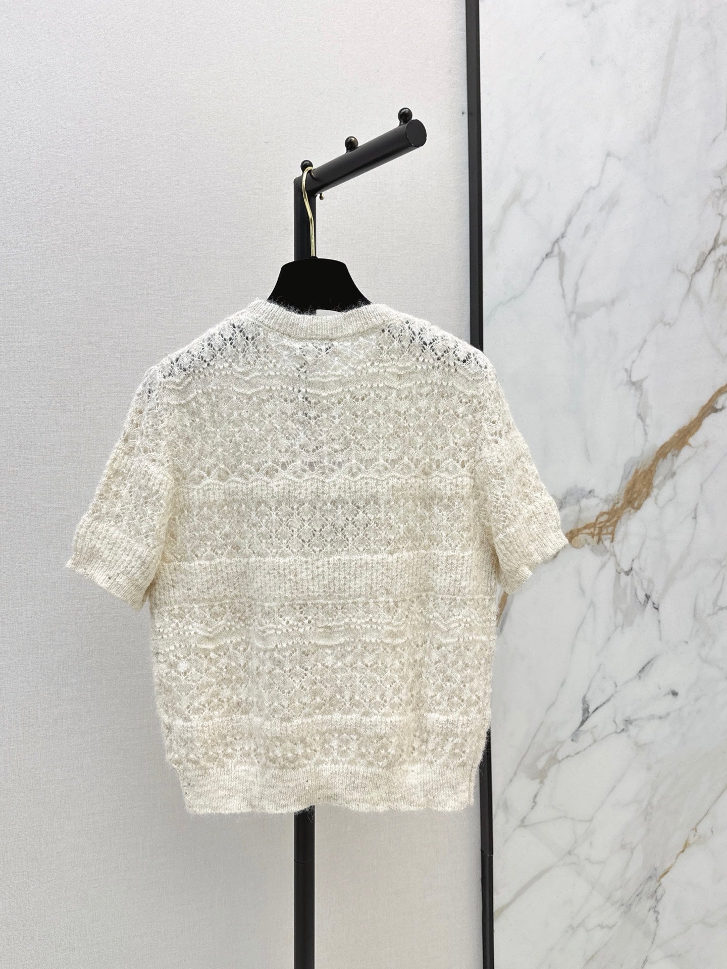 Chanel / 26 Early Autumn Latest Hollow-Out Short Knit Top