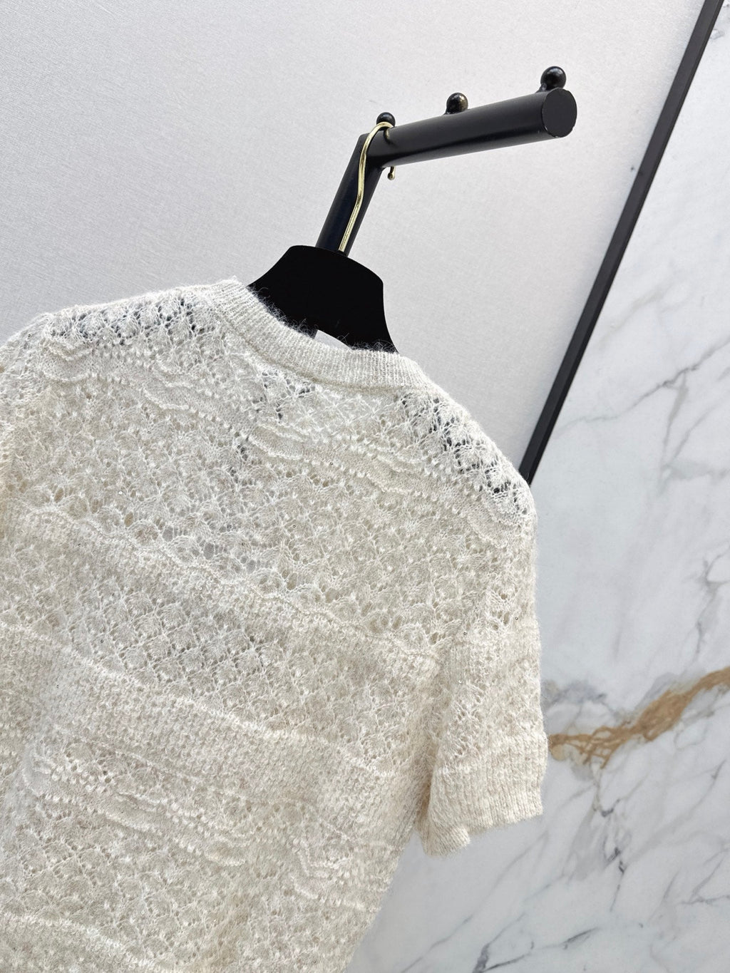 Chanel / 26 Early Autumn Latest Hollow-Out Short Knit Top