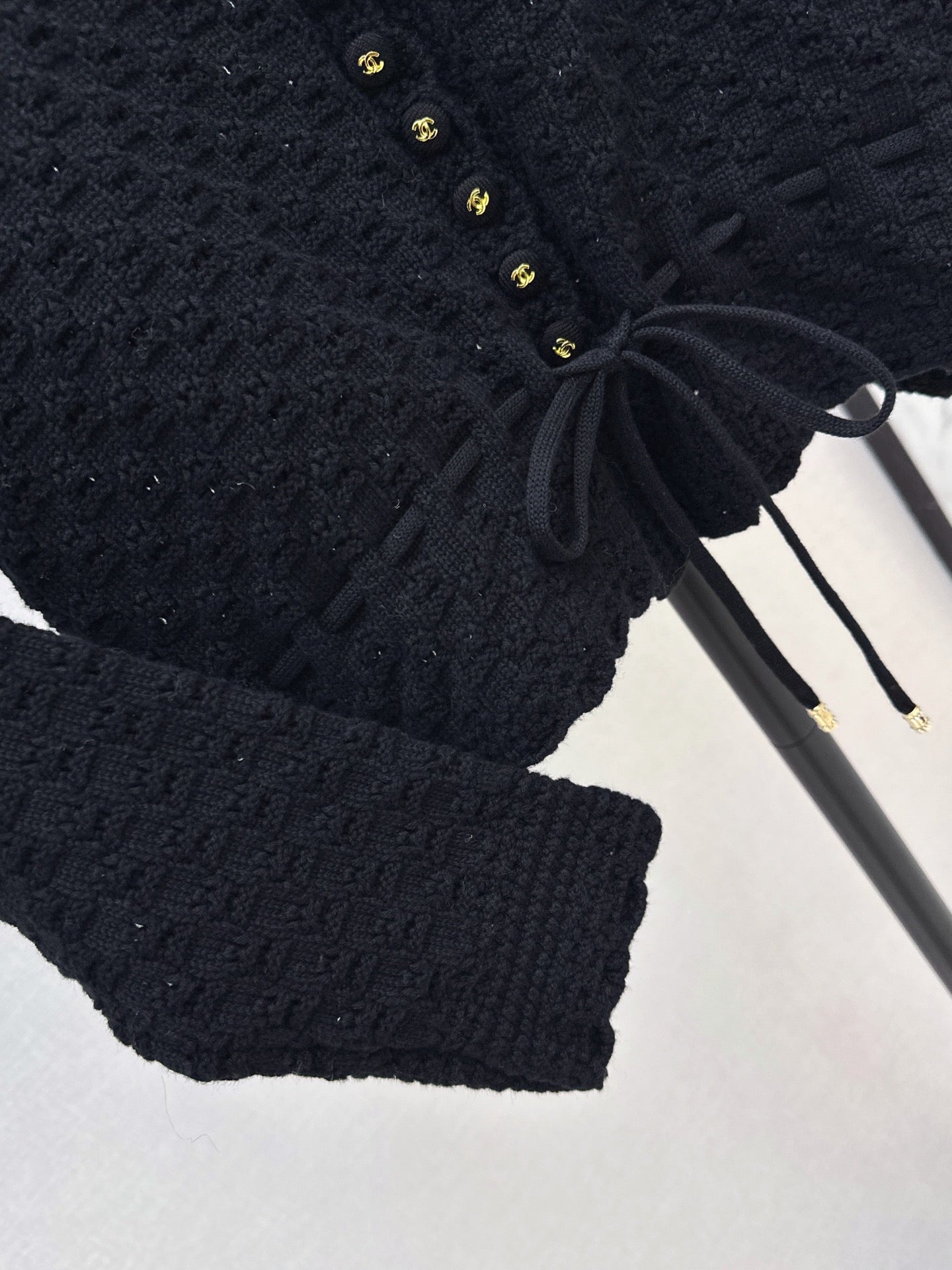 Chanel / 26 Early Autumn Latest Hollow-Out Cropped Knit Cardigan