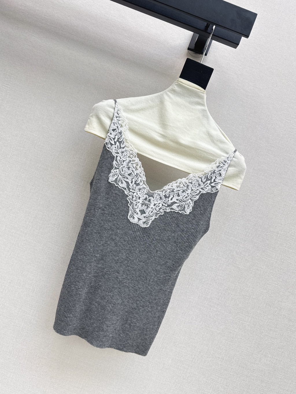 Yves Saint Laurent/Early Autumn New Pure & Cute Lace Camisole