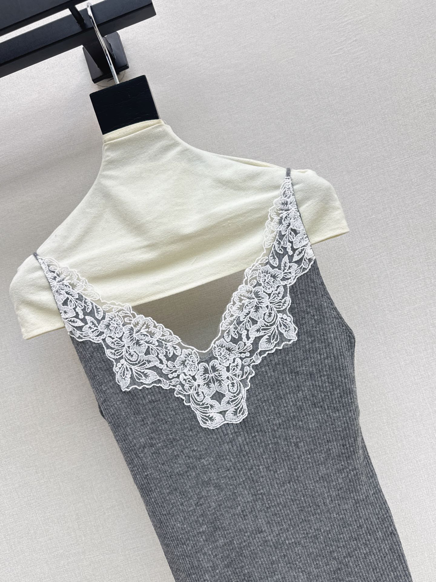 Yves Saint Laurent/Early Autumn New Pure & Cute Lace Camisole